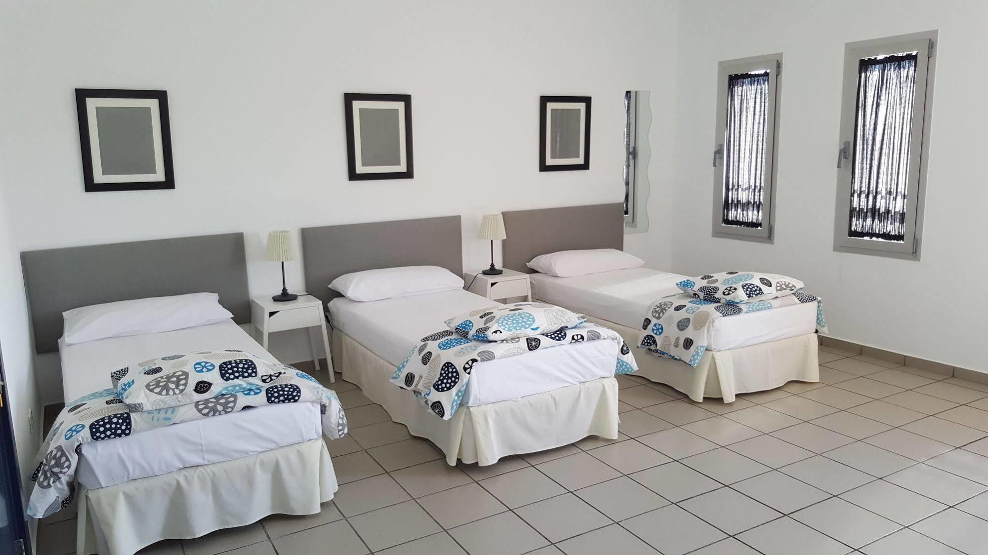 Ciw Hostel Pozo Izquierdo Bagian luar foto